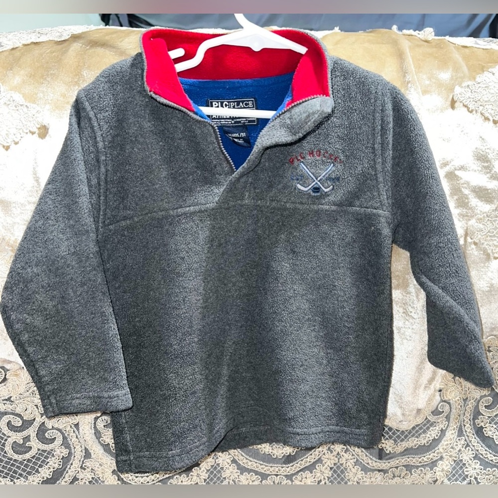 $4~HOCKEY PULL-OVER COAT~3T~$4 WHEN BUNDLED WITH 3 OR MORE ITEMS